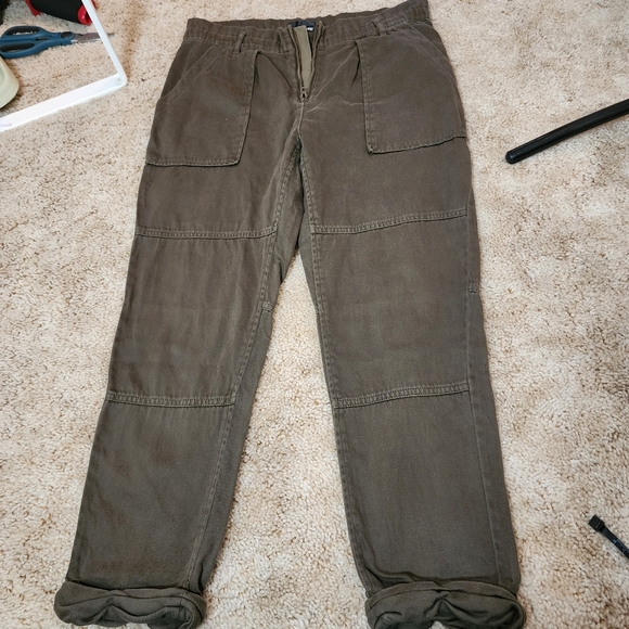 Wilfred Free cropped khaki cargo style pants / dark green / Aritzia 100% cotton - Picture 6 of 11